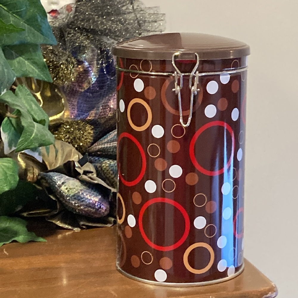 Round Tea Bag Storage Tin with Flip-Top Hinged Rubber Lid